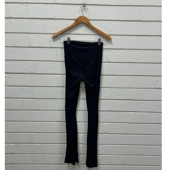 Aerie Offline Black Flare Leggings size M - Picture 2 of 8